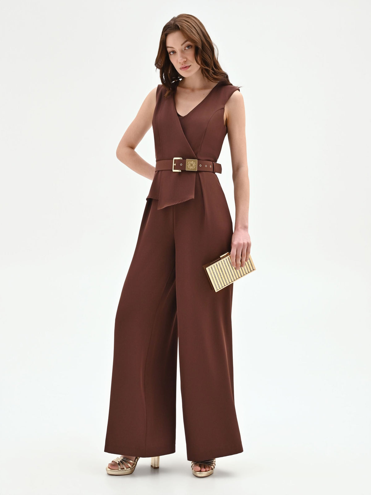 Tuta color cioccolato con pantalone palazzo