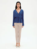 Blusa blu brillante con drappeggio