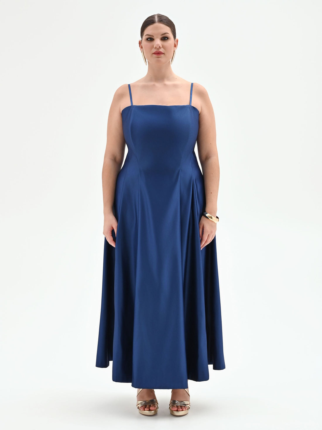 Abito curvy lungo in raso blu brillante