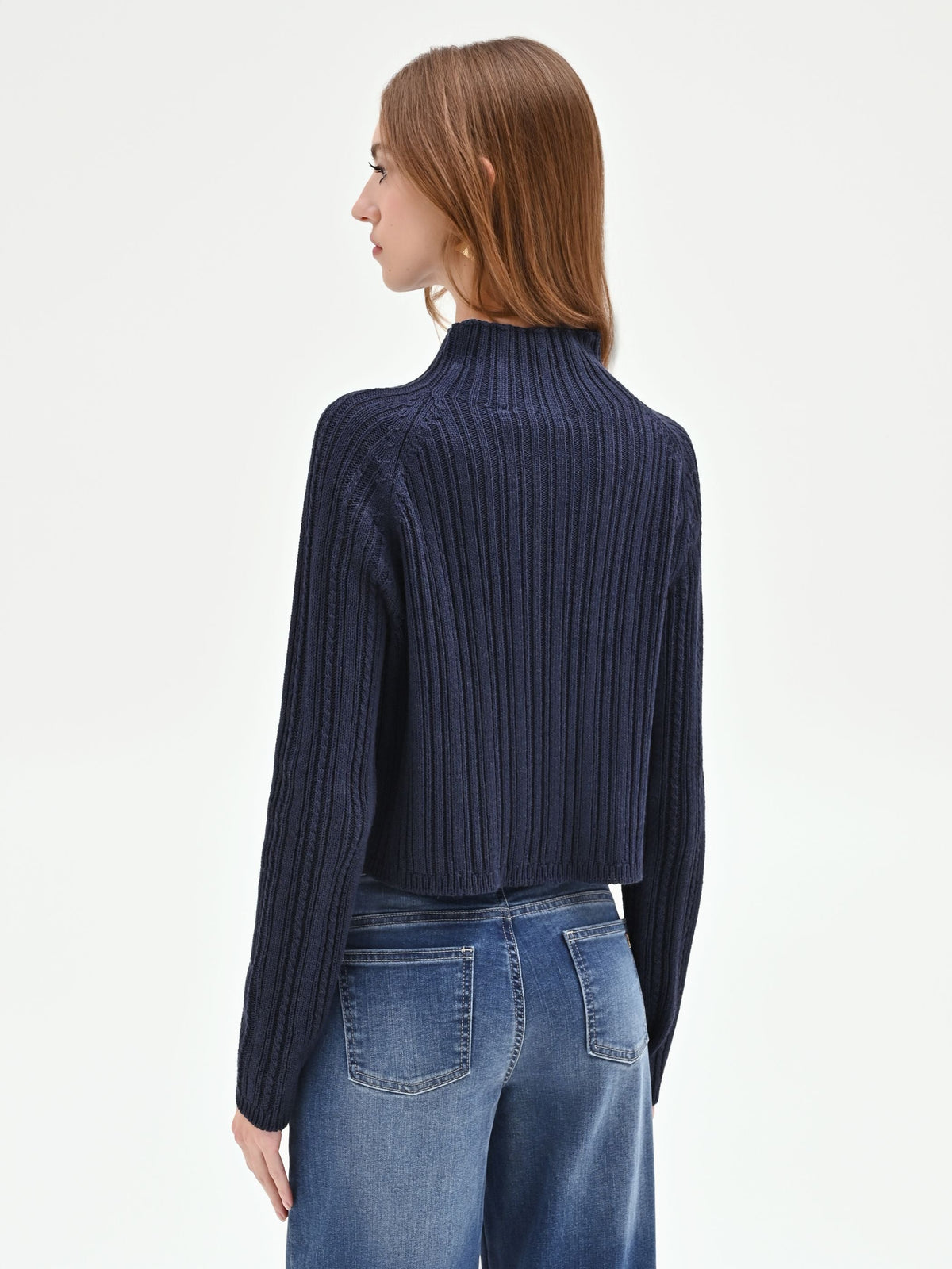 Maglia cropped blu a costine