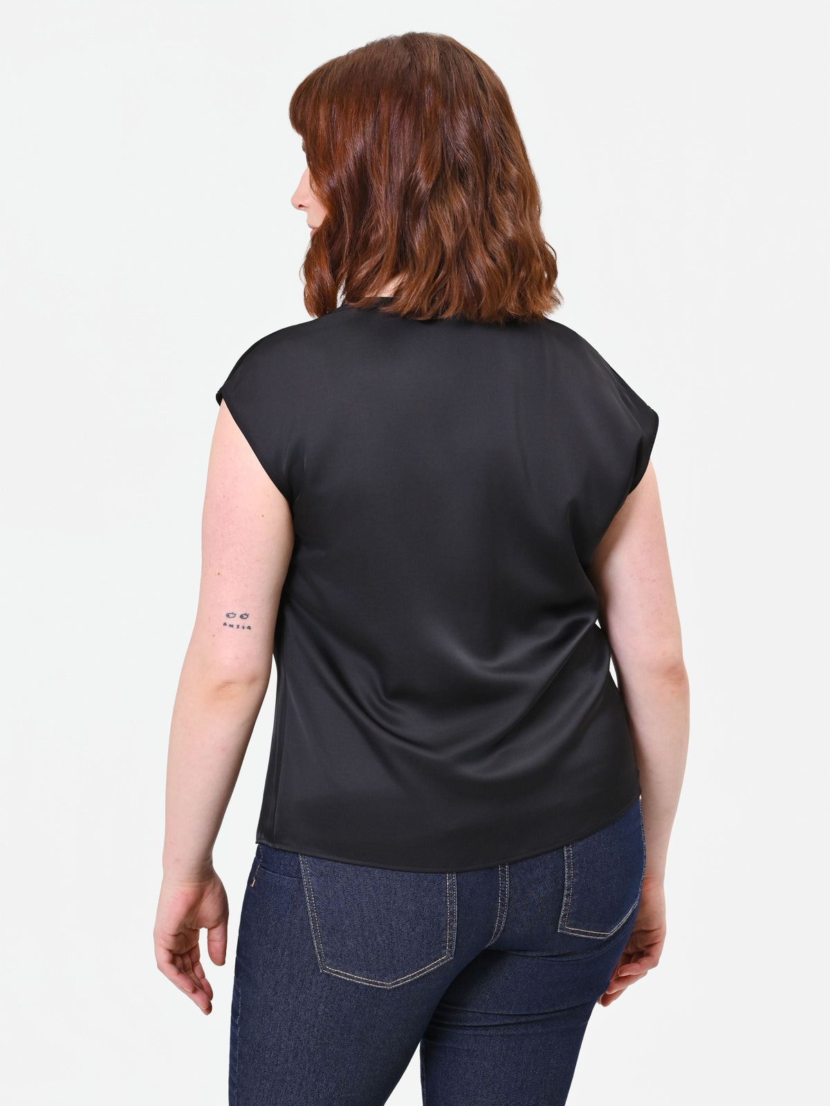 Top Curvy nero in raso con nodo centrale