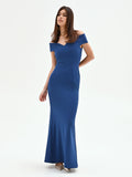 Abito lungo blu brillante con scollo a cuore