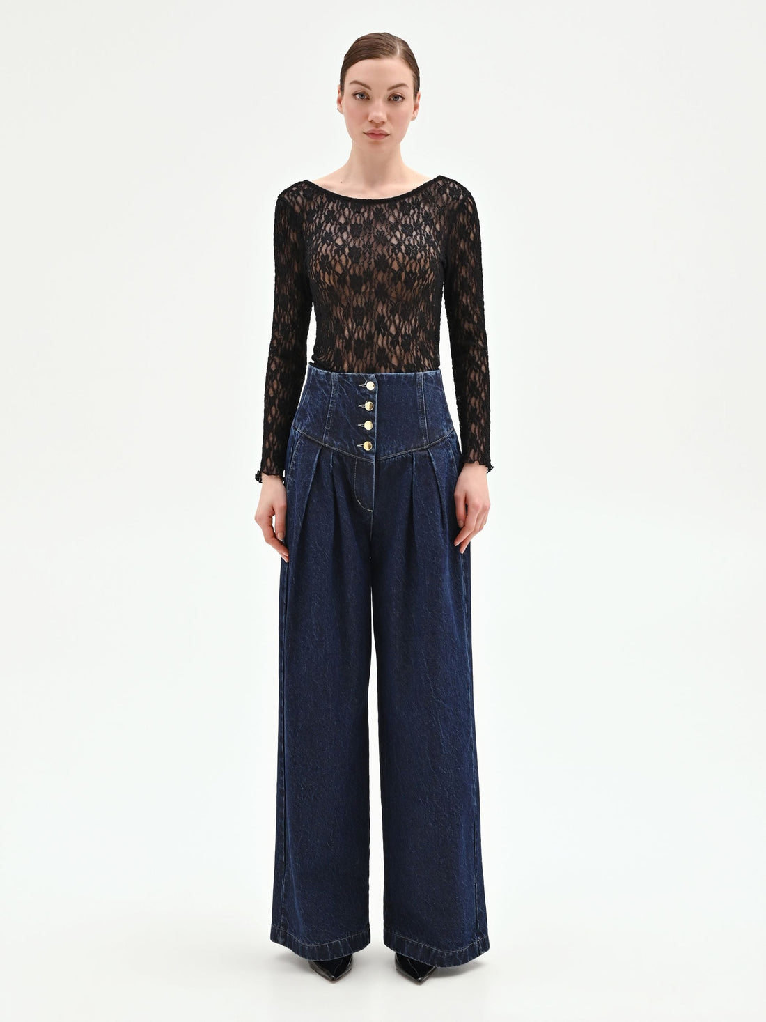 Blusa nera in pizzo floreale