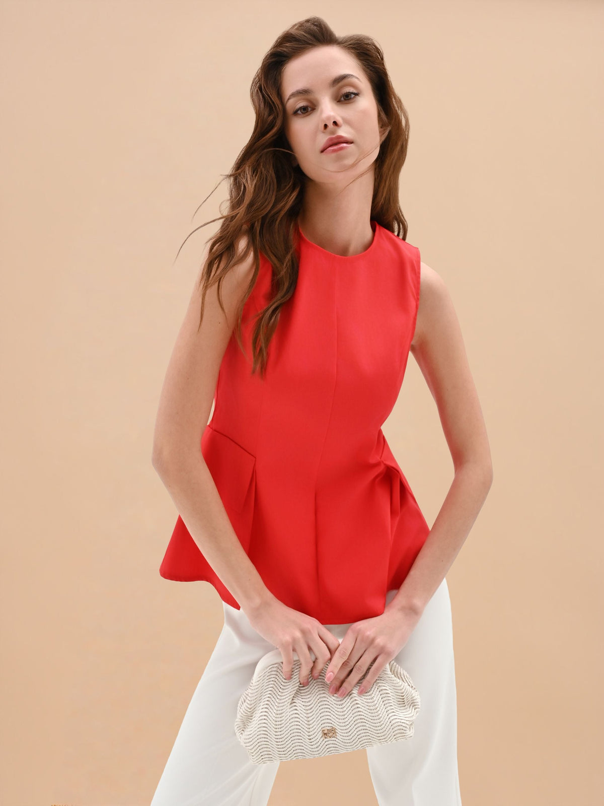 Top rosso in cotone con baschina
