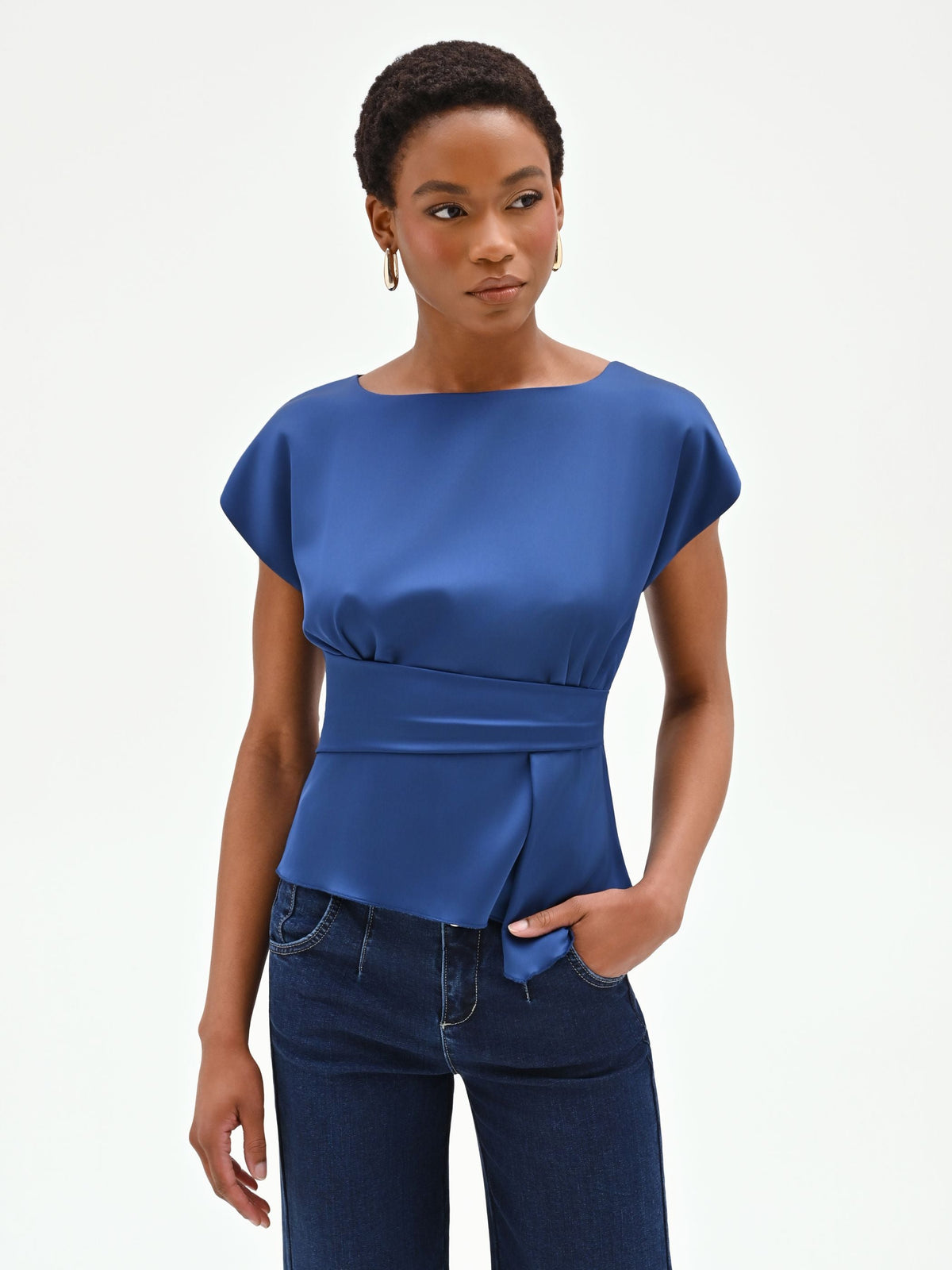 Blusa blu brillante con drappeggio in vita