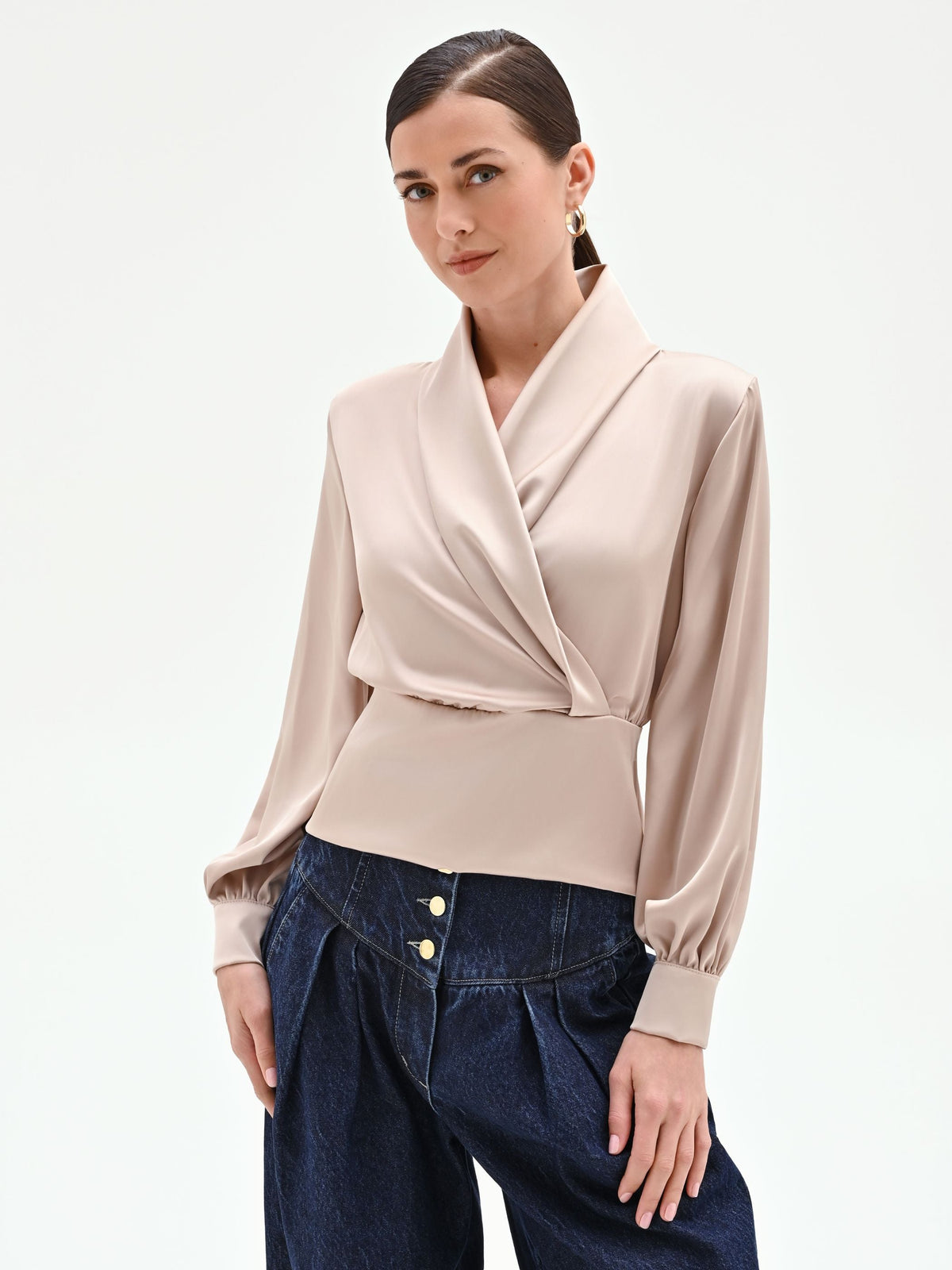 Blusa a portafoglio in raso tortora beige