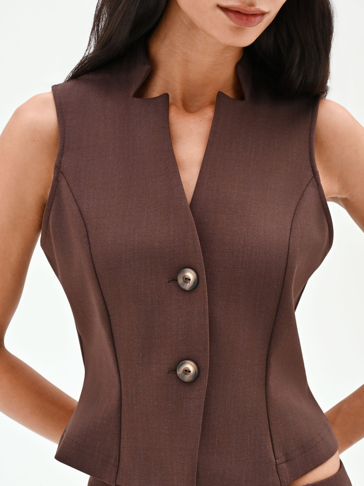 Gilet cioccolato con revers a punta