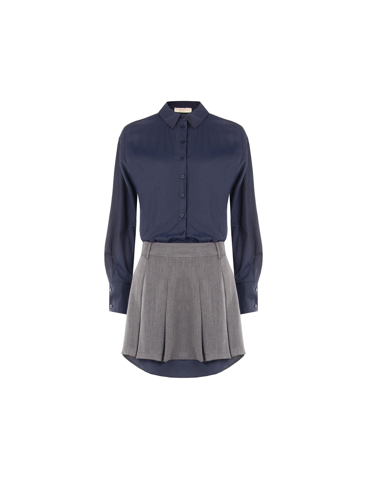 Abito grigio con camicia a contrasto