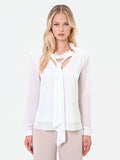 Blusa bianca con nastro lavalliere