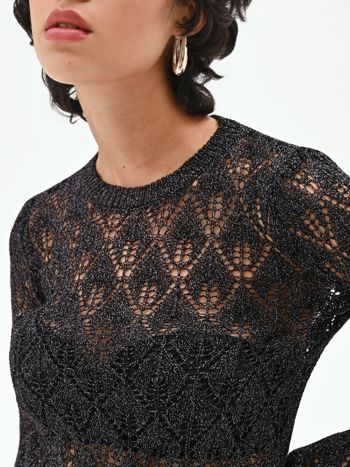 Maglia nera con lavorazione traforata e lurex