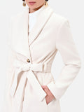 Cappotto bianco panna con collo a scialle e cintura in velour