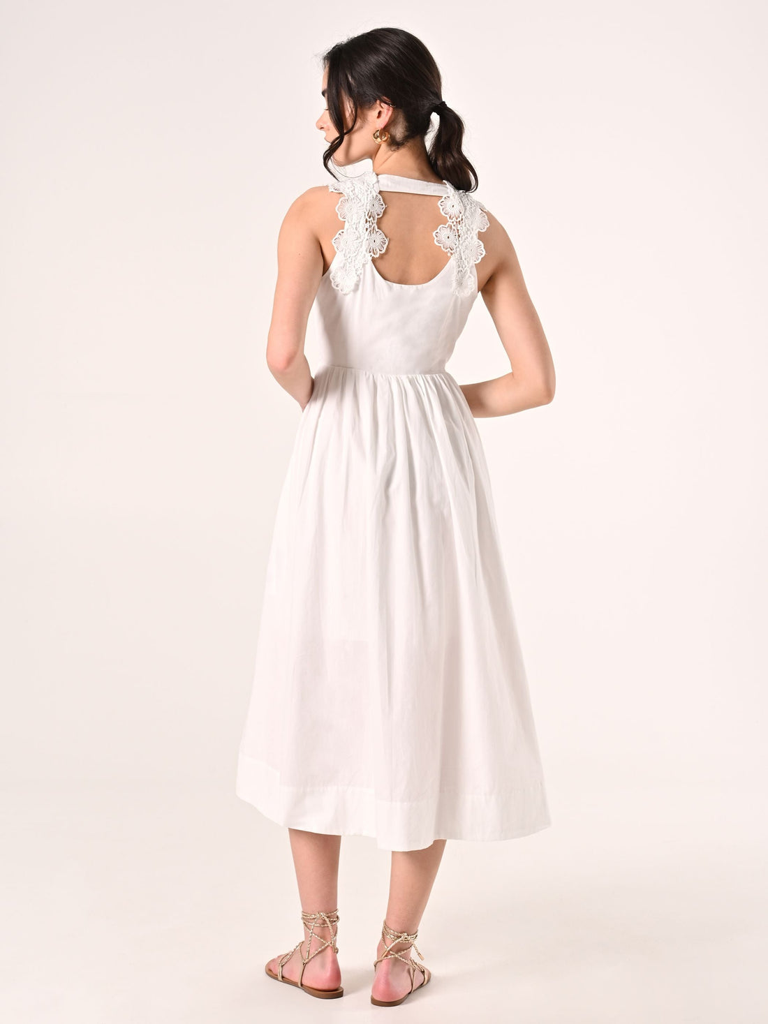 Abito Bianco con Inserti in Pizzo Macramé