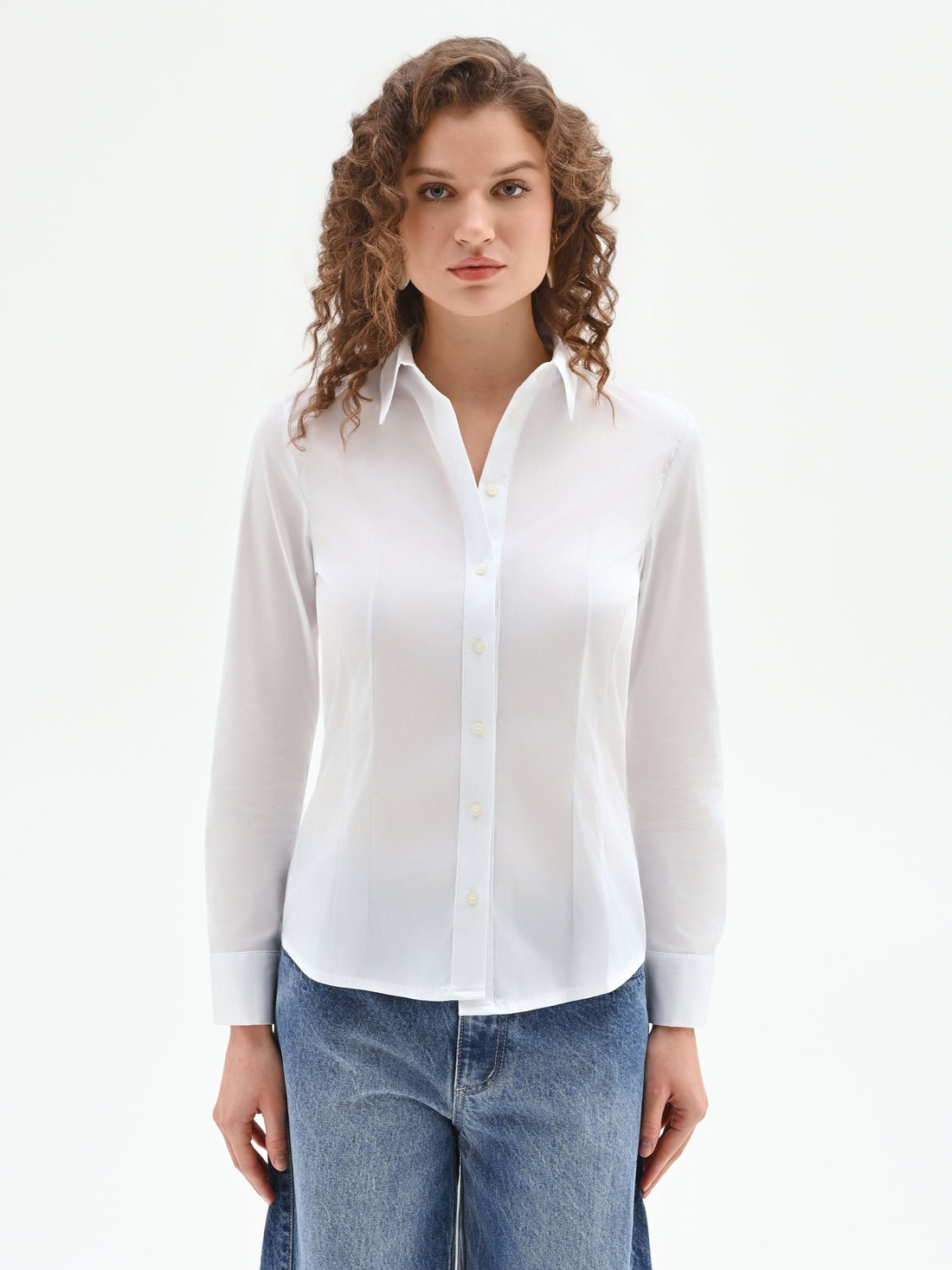 Camicia bianca sagomata in cotone