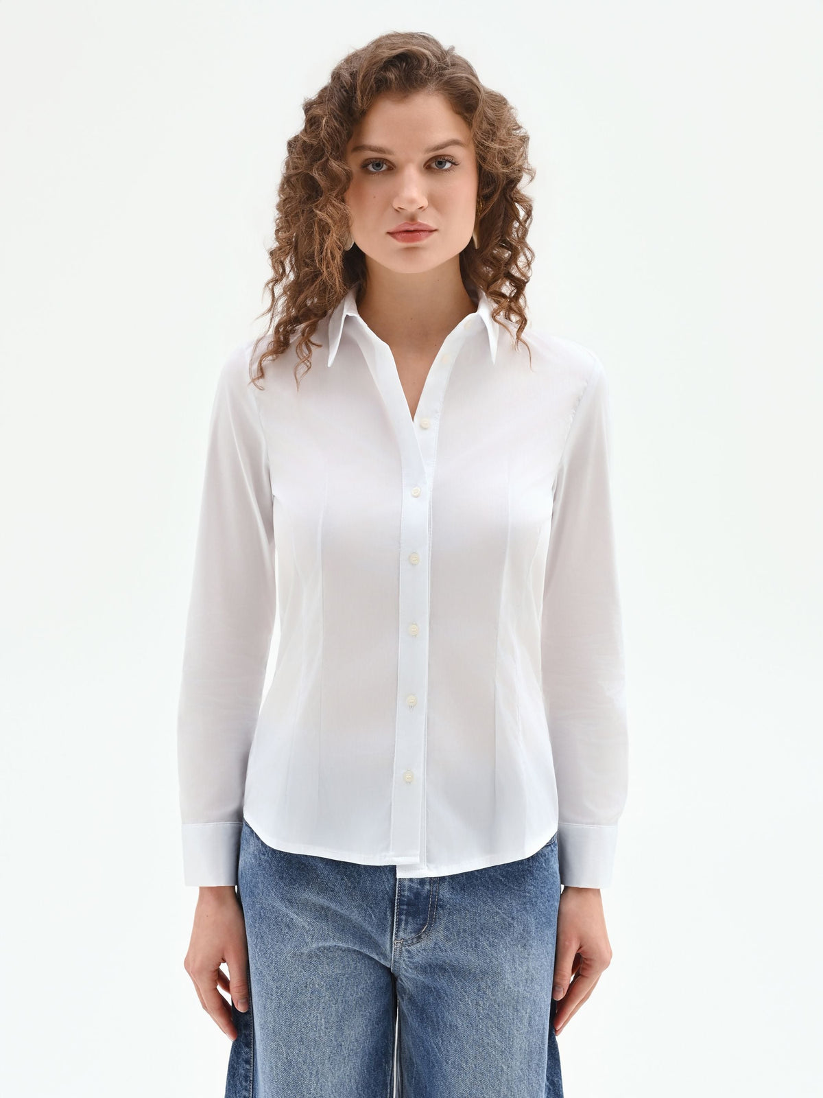 Camicia bianca sagomata in cotone
