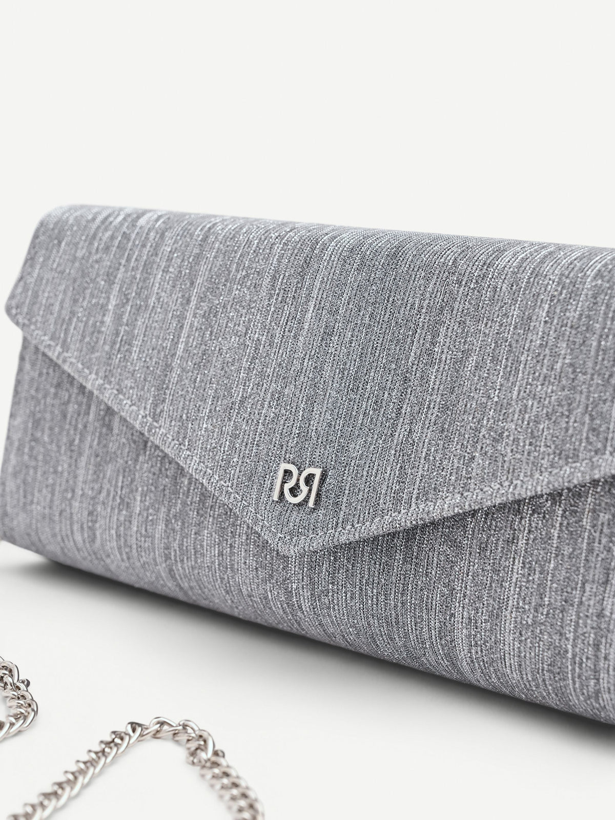 Pochette argento brillante dal design rettangolare