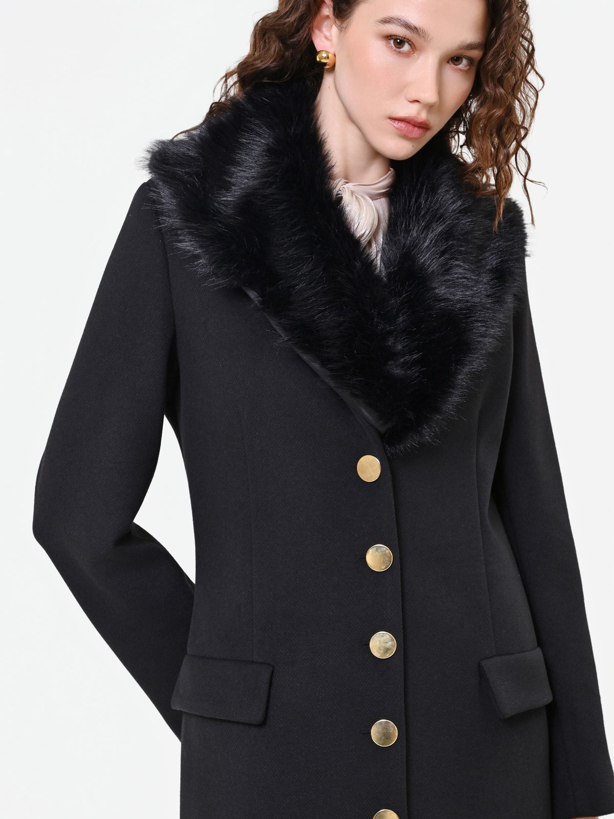 Cappotto lungo nero con inserto effetto pelliccia