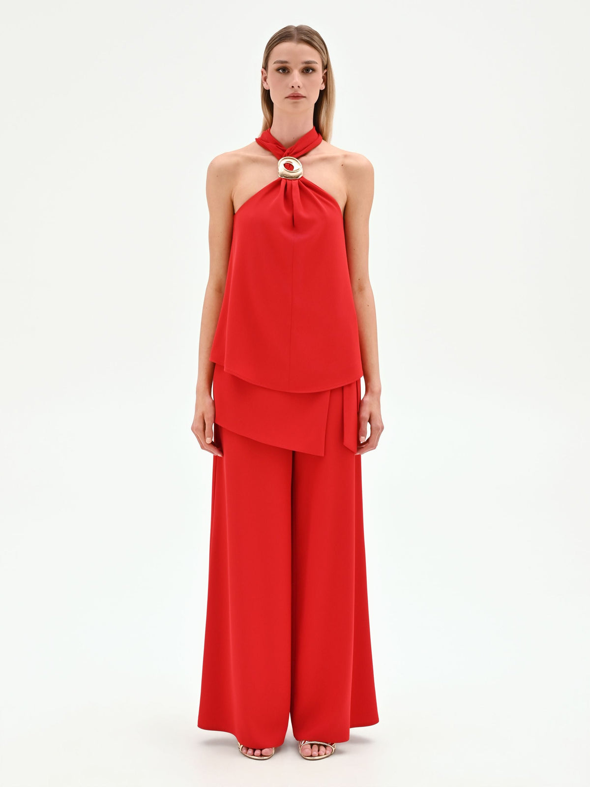 Top rosso con scollo all'americana e anello
