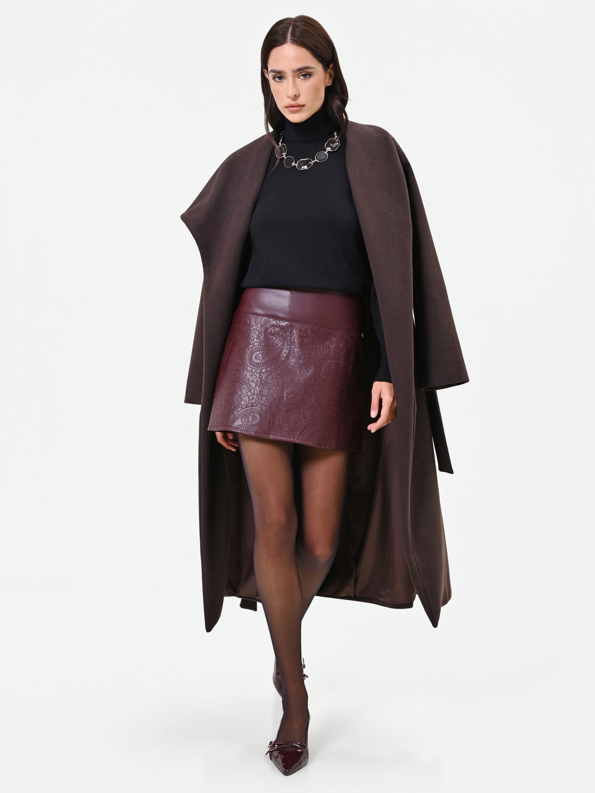 Minigonna bordeaux in similpelle con motivo paisley