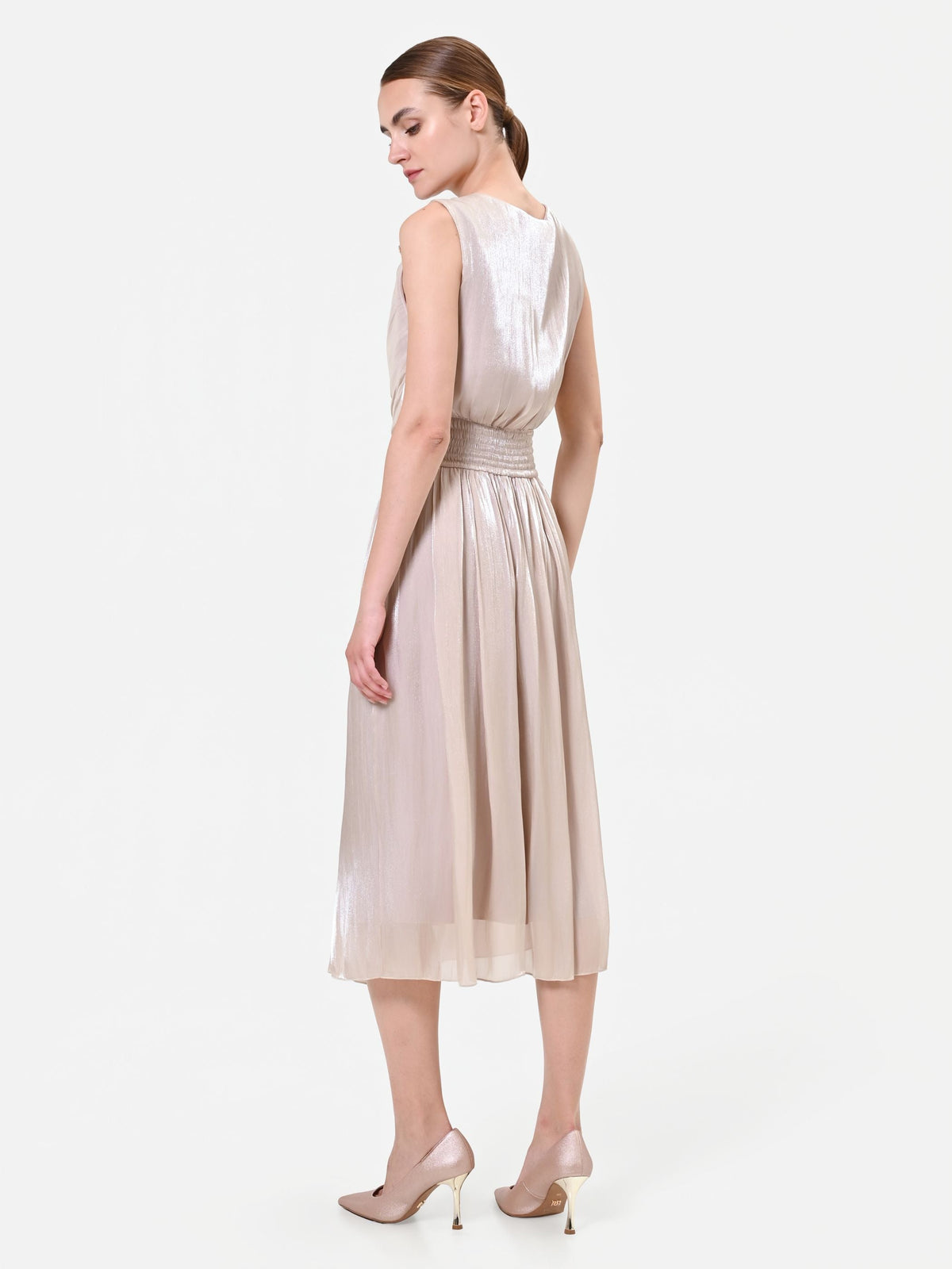 Abito midi tortora beige con scollo drappeggiato