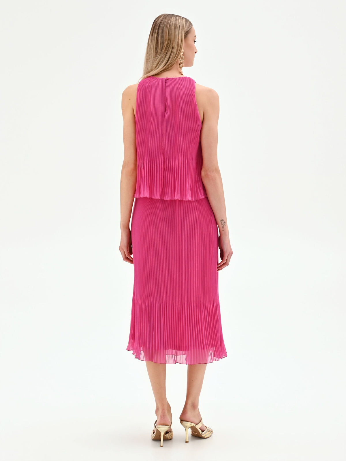 Abito midi fucsia con lavorazione plissé
