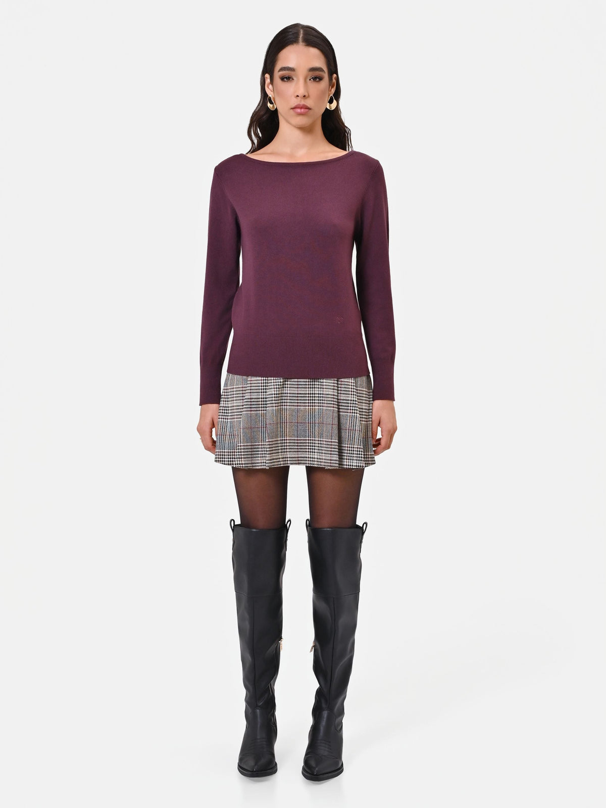 Maglia in viscosa bordeaux con scollo a barchetta