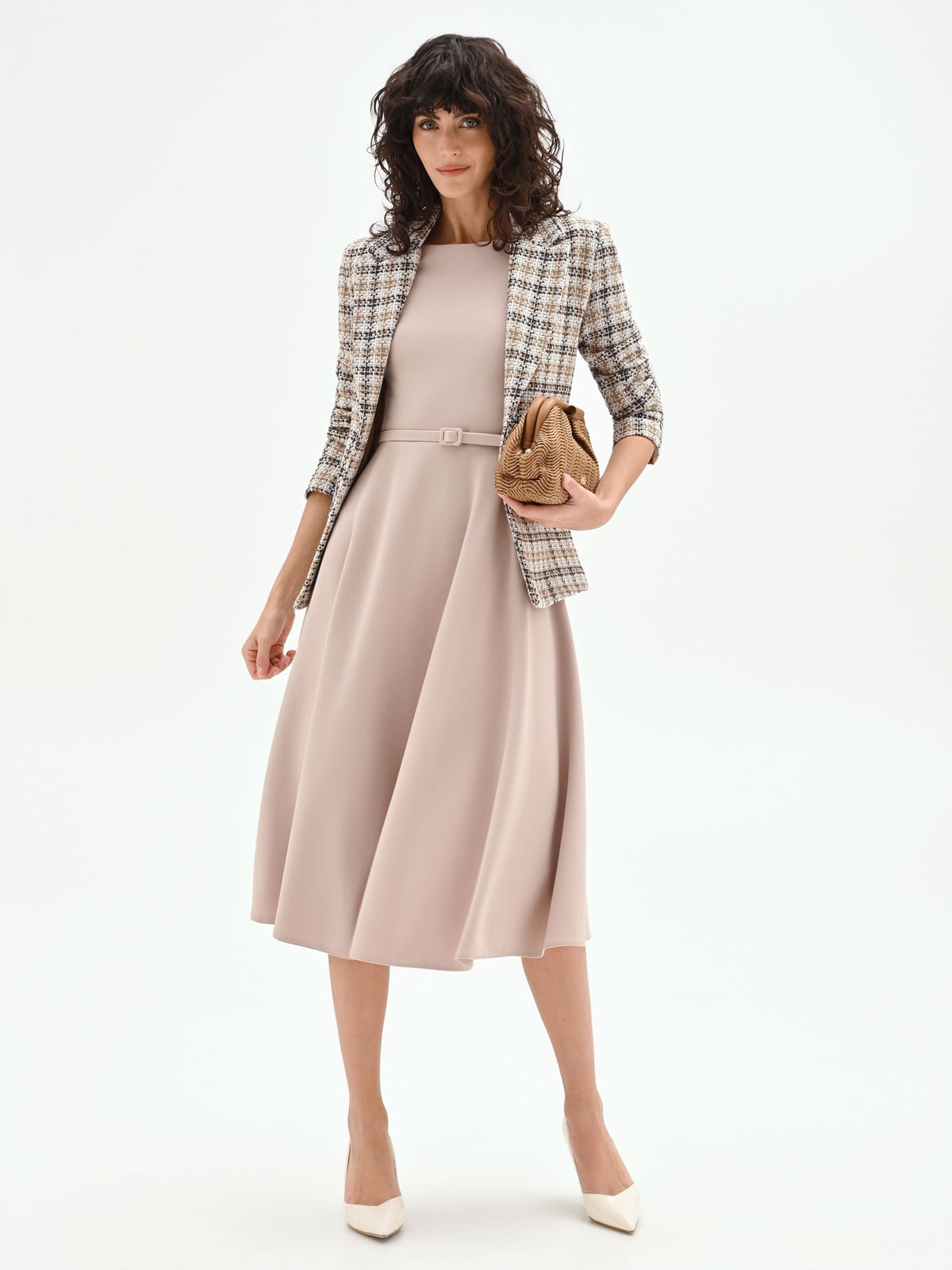 Abito svasato tortora beige con cintura in vita