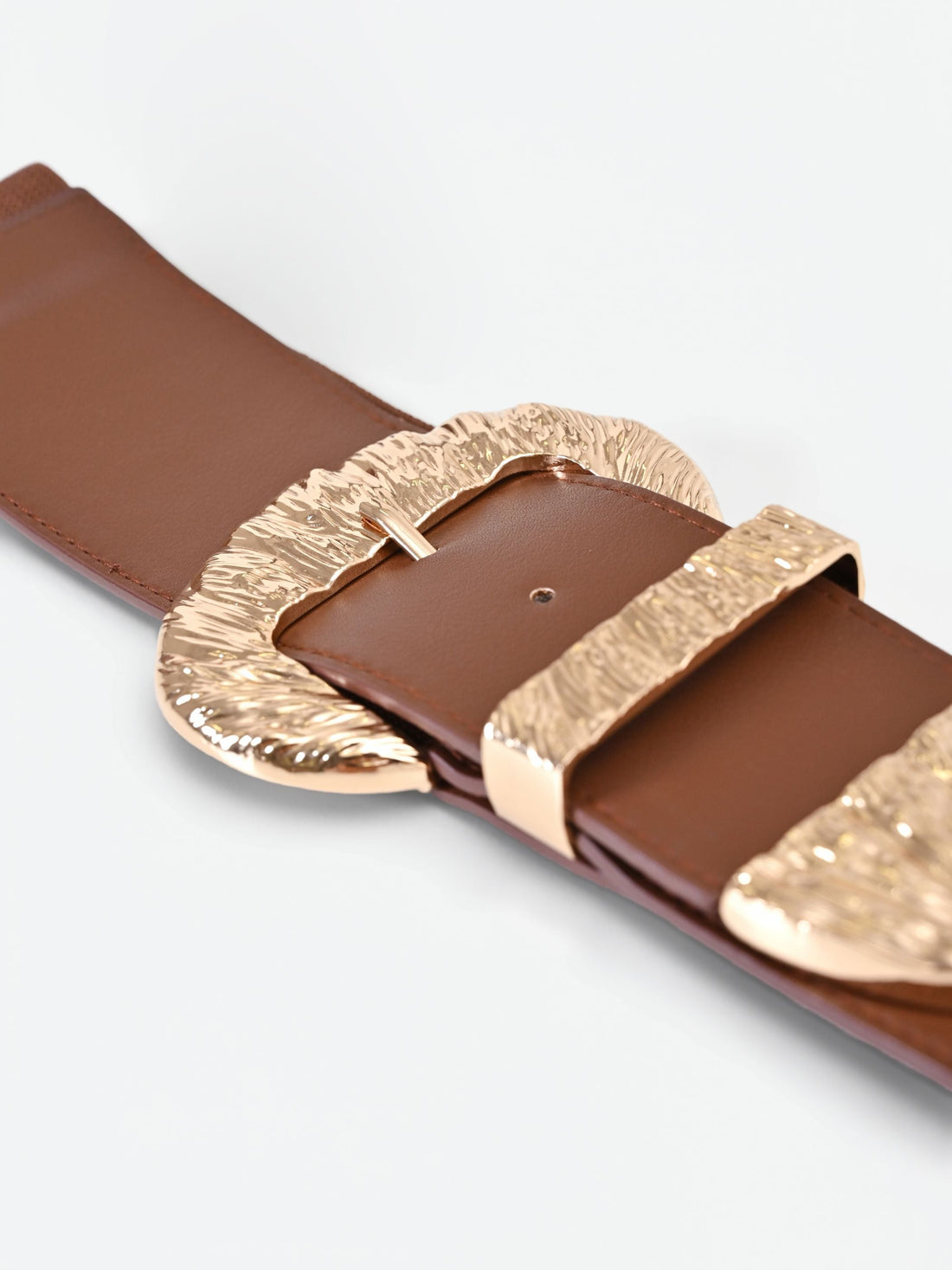 Cintura alta cioccolato con fibbia effetto martellato