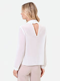 Blusa bianca con nastro lavalliere