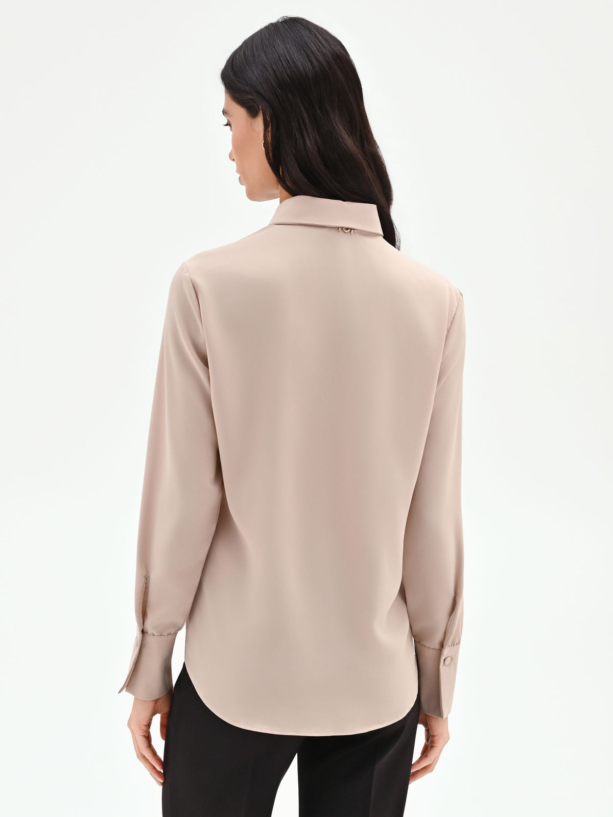 Camicia beige con bottoni ricoperti