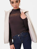 Maglia in viscosa marrone con inserto traforato