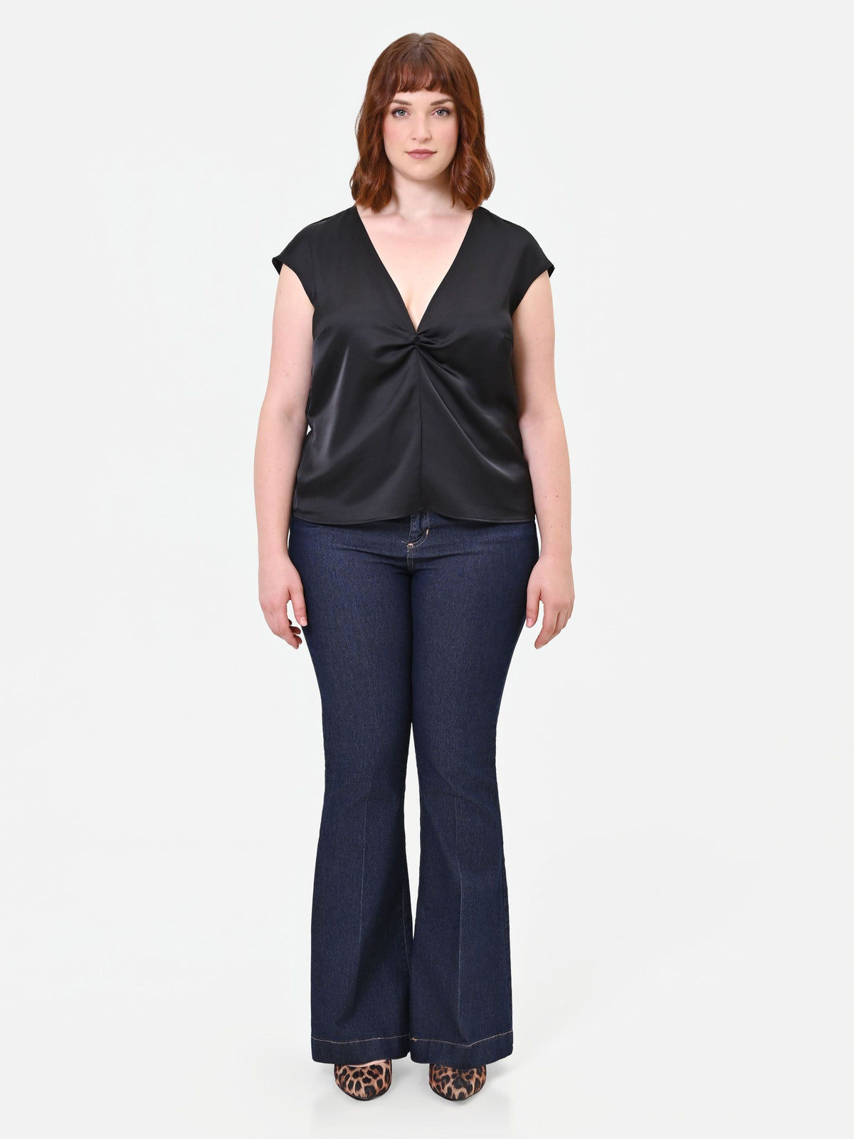 Top Curvy nero in raso con nodo centrale