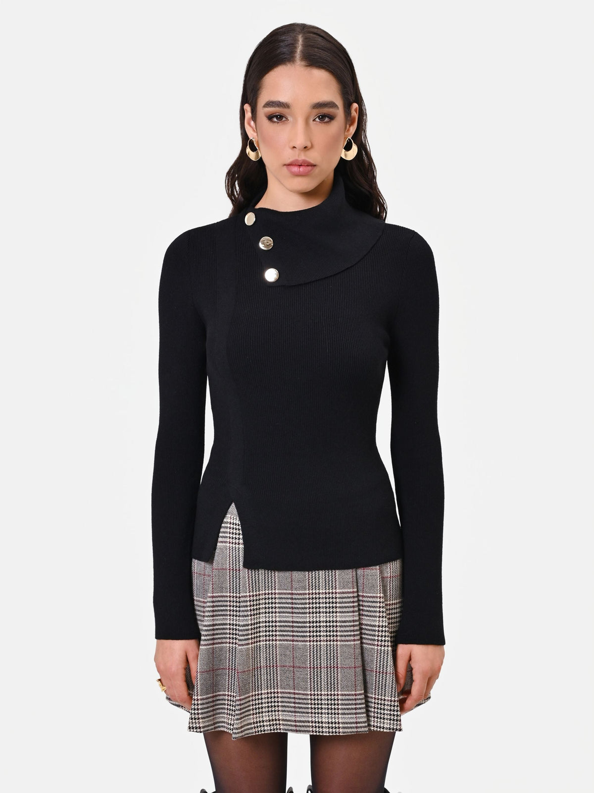 Maglia in viscosa nera con collo asimmetrico