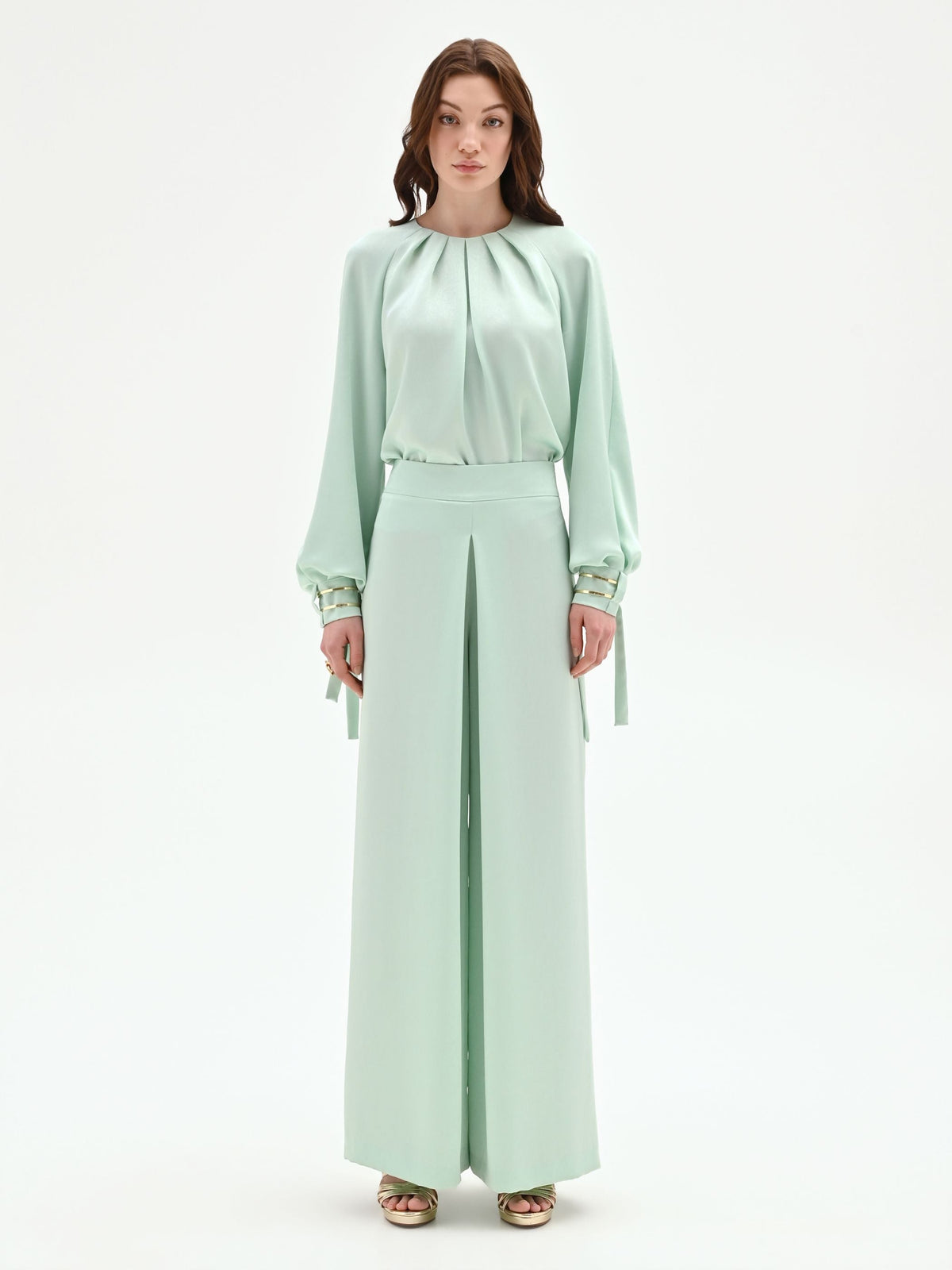 Pantalone palazzo verde menta con spacco frontale