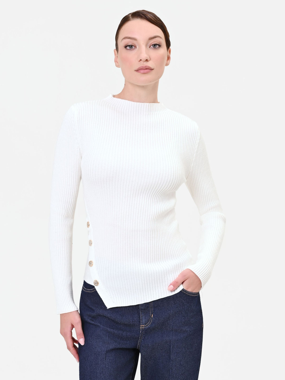 Maglia misto viscosa asimmetrica con bottoni panna bianco