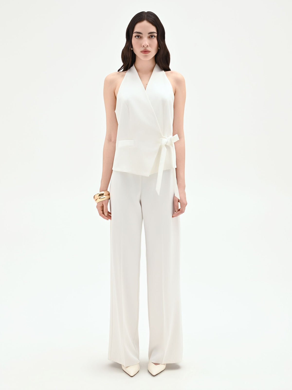 Gilet bianco con chiusura a fiocco laterale