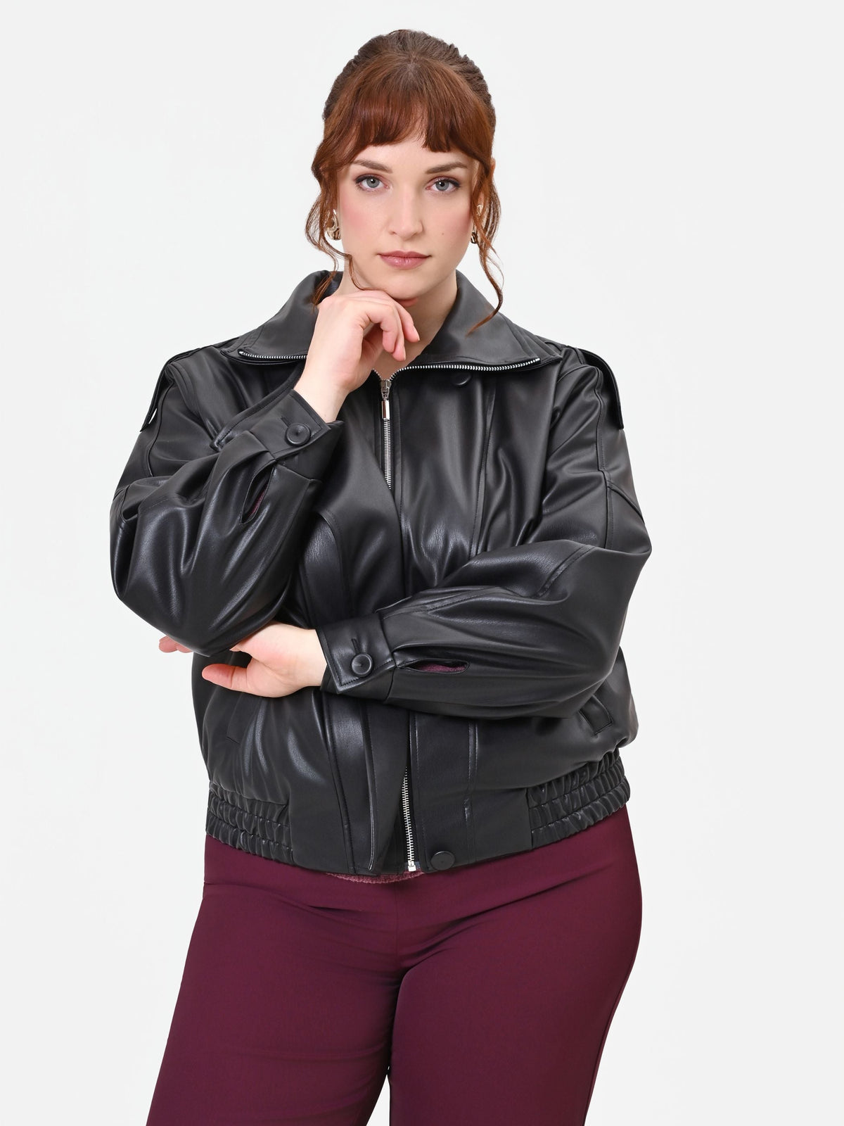Giacca Curvy  in similpelle nera con chiusura asimmetrica