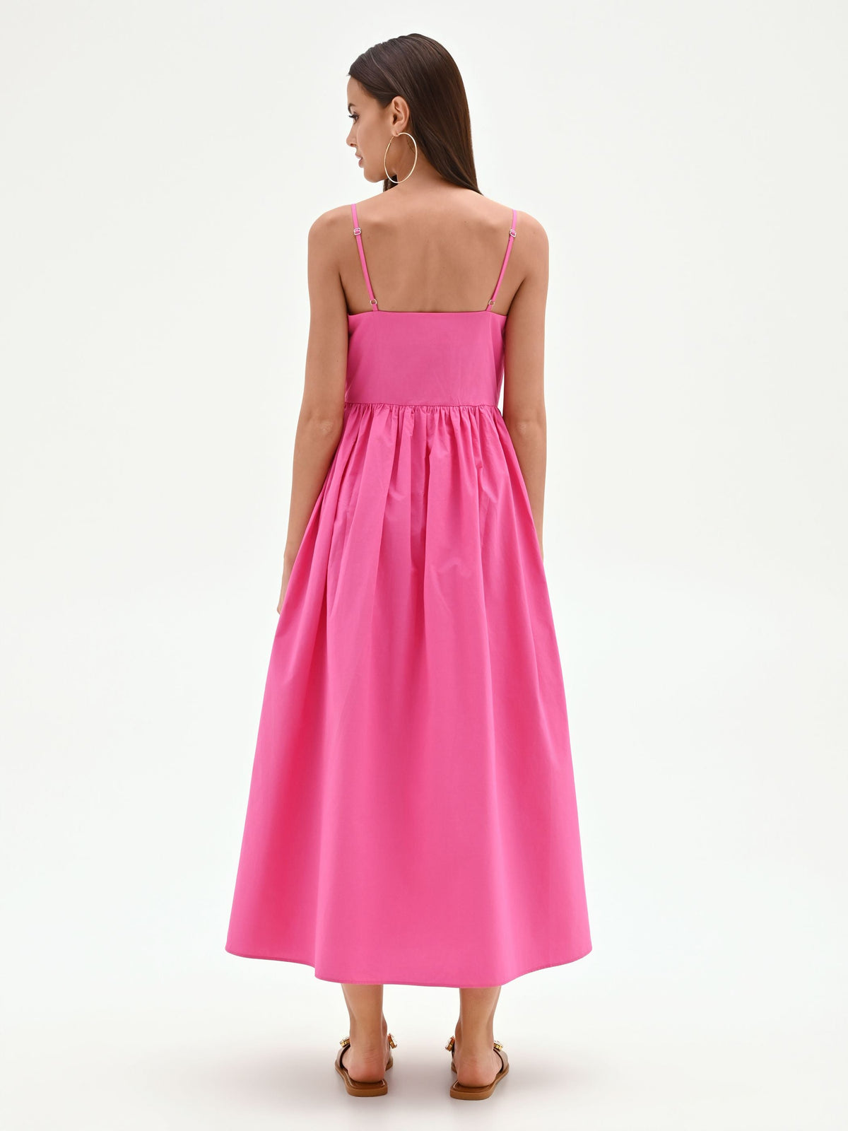 Abito midi fucsia con gonna ampia