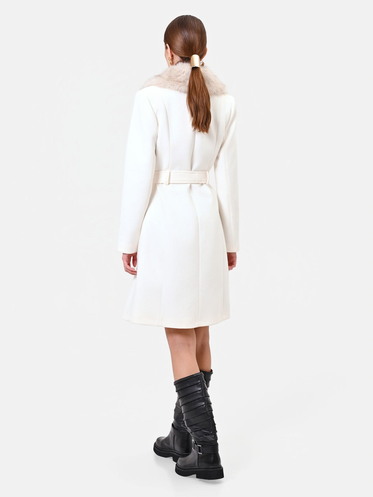 Cappotto bianco con inserto effetto pelliccia