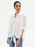 Camicia bianca e inserti in pizzo in cotone