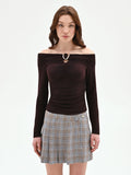 Blusa cioccolato con scollo a barchetta e arricciature