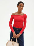 T-shirt rossa con scollo asimmetrico