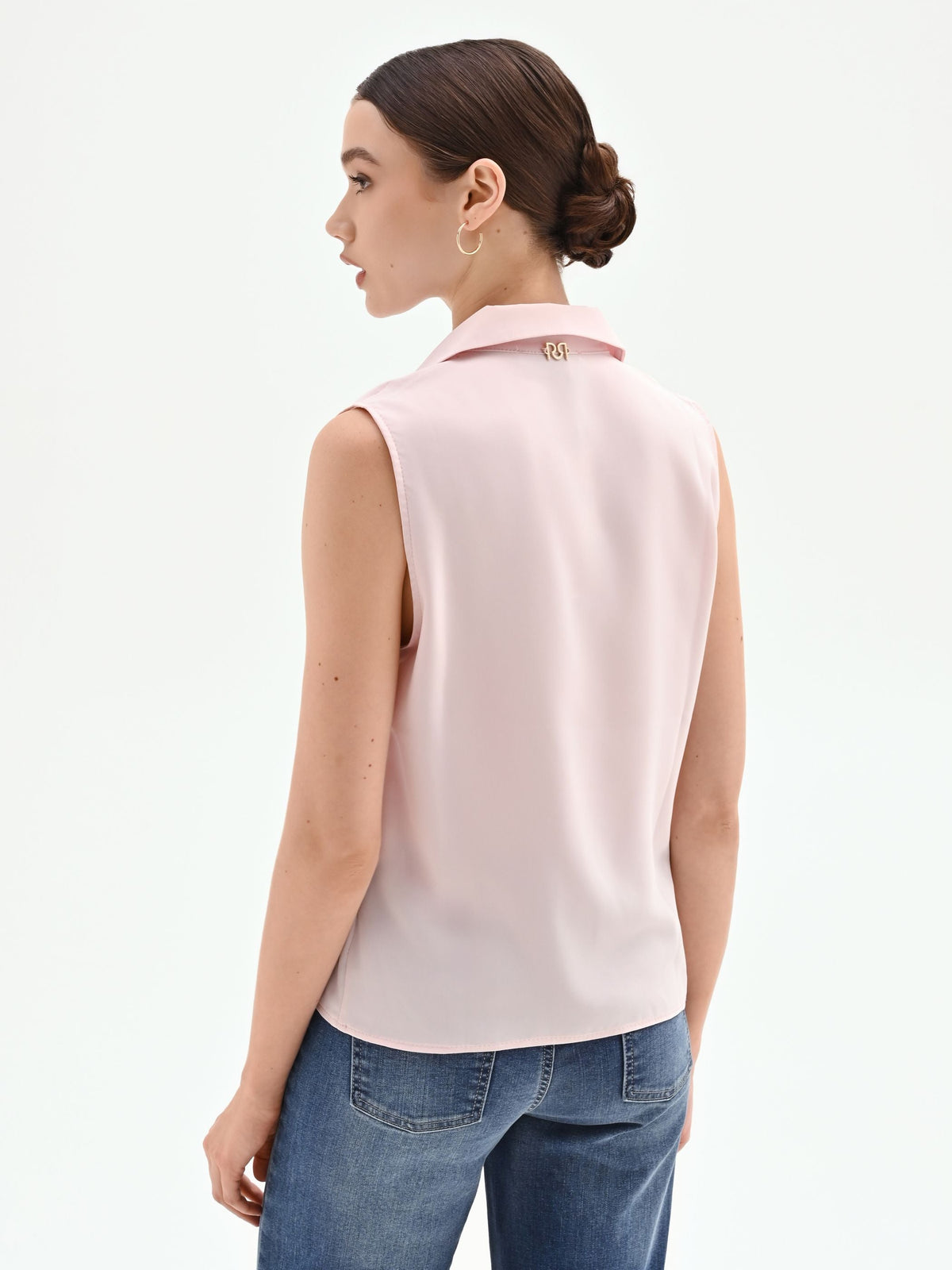 Blusa rosa pastello con collo a rever