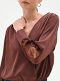 Blusa cioccolato in raso con inserti in pizzo