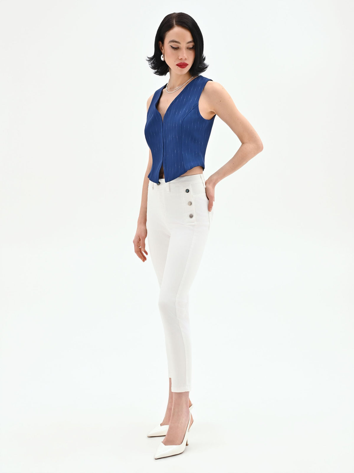 Jeans bianchi skinny con bottoni laterali