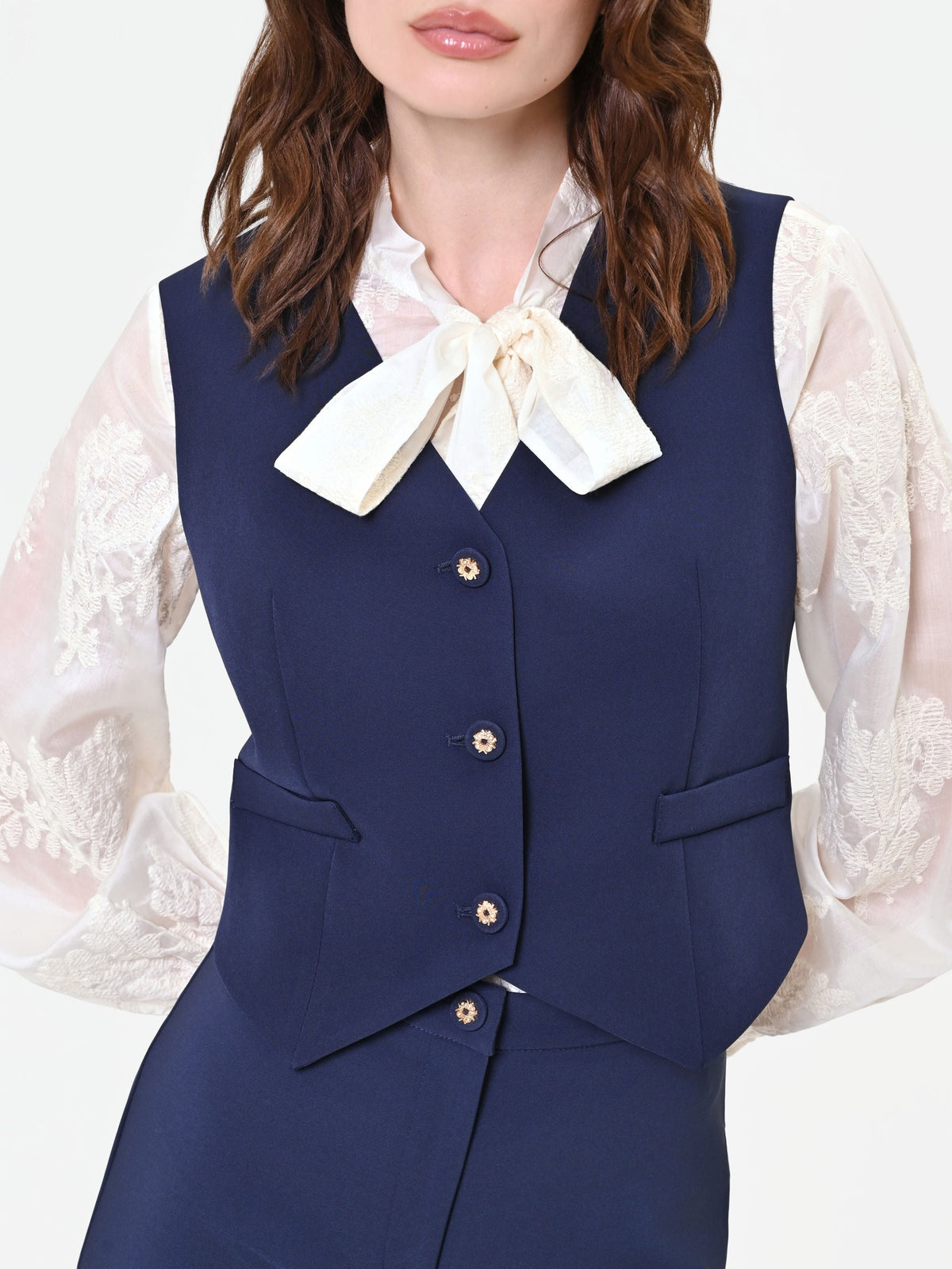 Gilet blu con bottoni gioiello