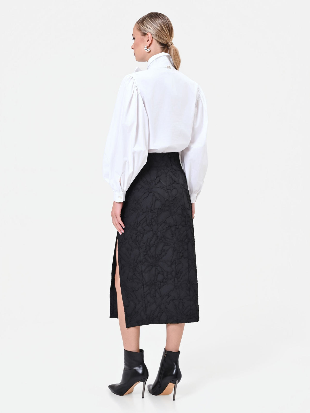 Gonna midi nera con spacco in tessuto jacquard