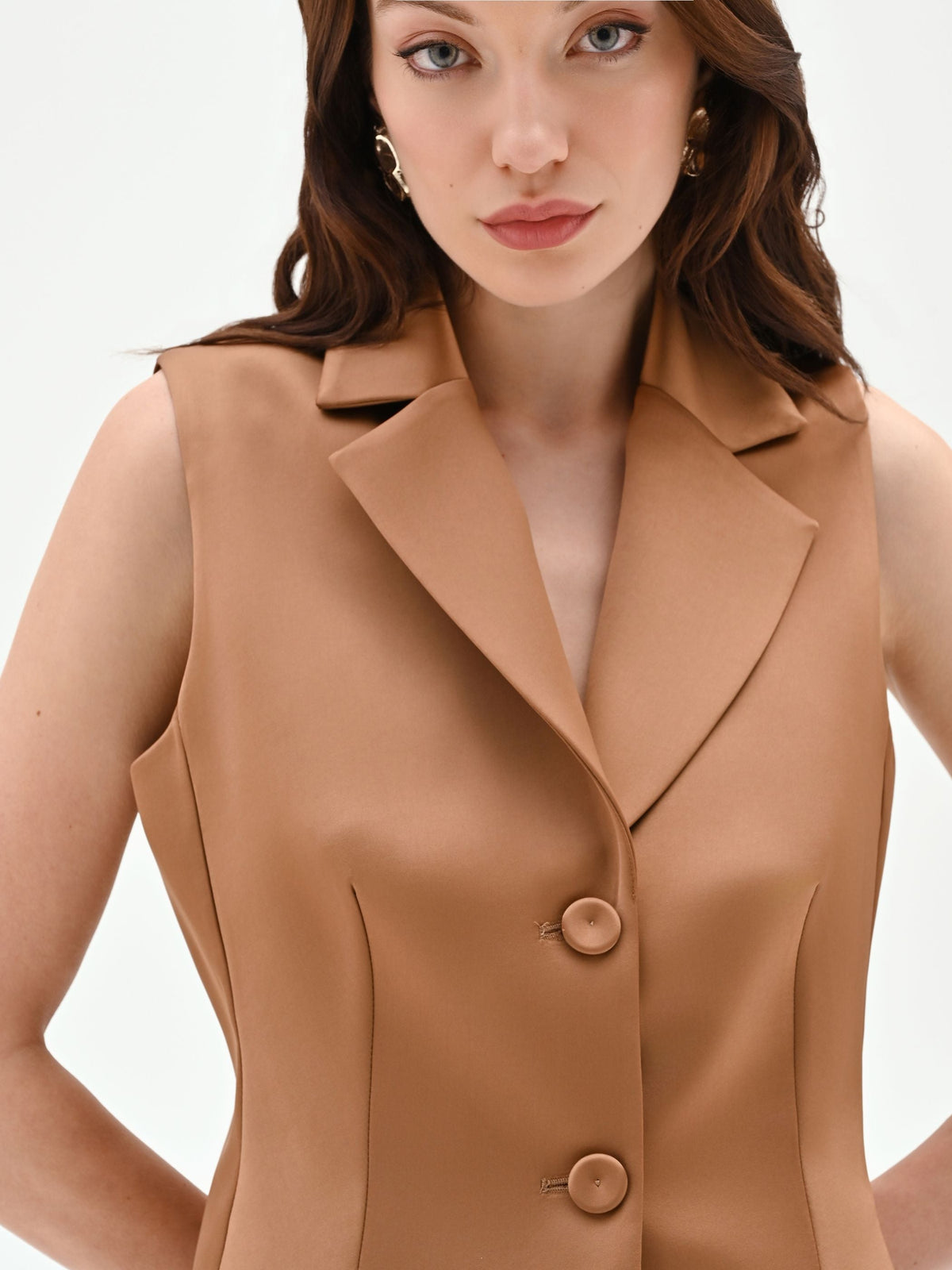Gilet marrone bronzo con rever a lancia