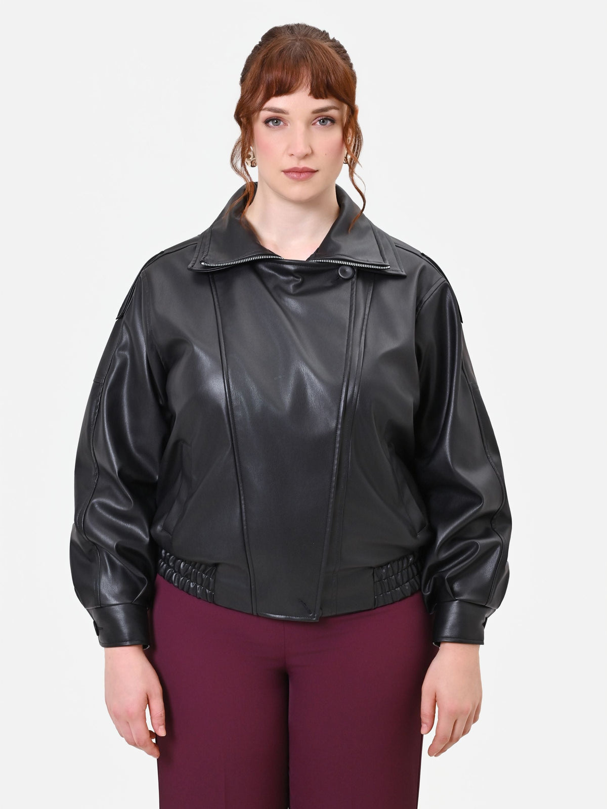 Giacca Curvy  in similpelle nera con chiusura asimmetrica