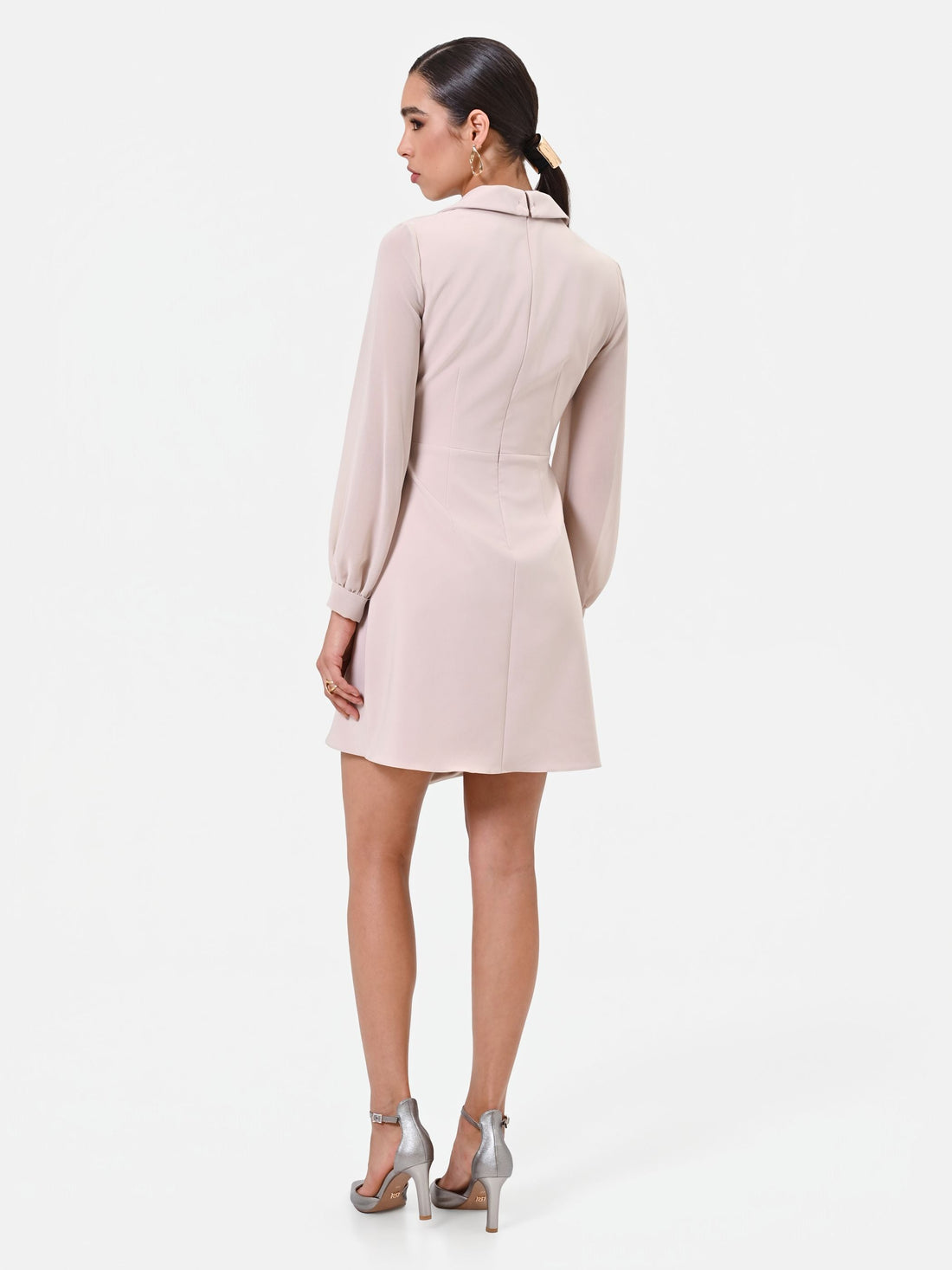 Abito tortora beige a portafoglio con rever