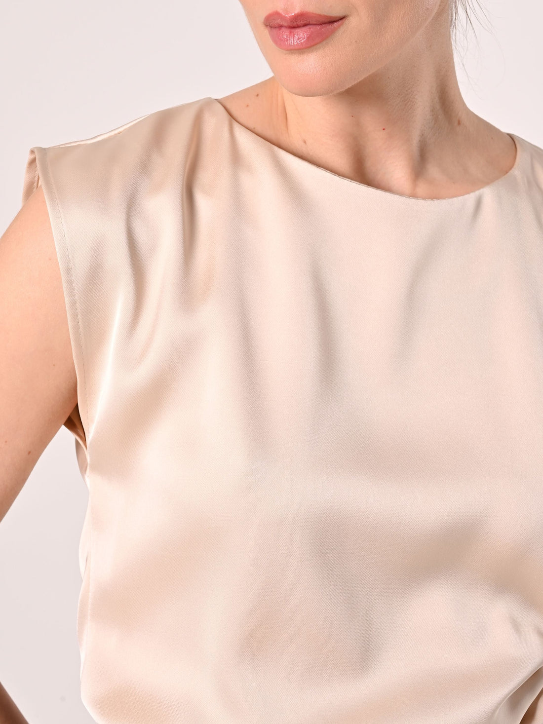 Top smanicato in Raso Beige